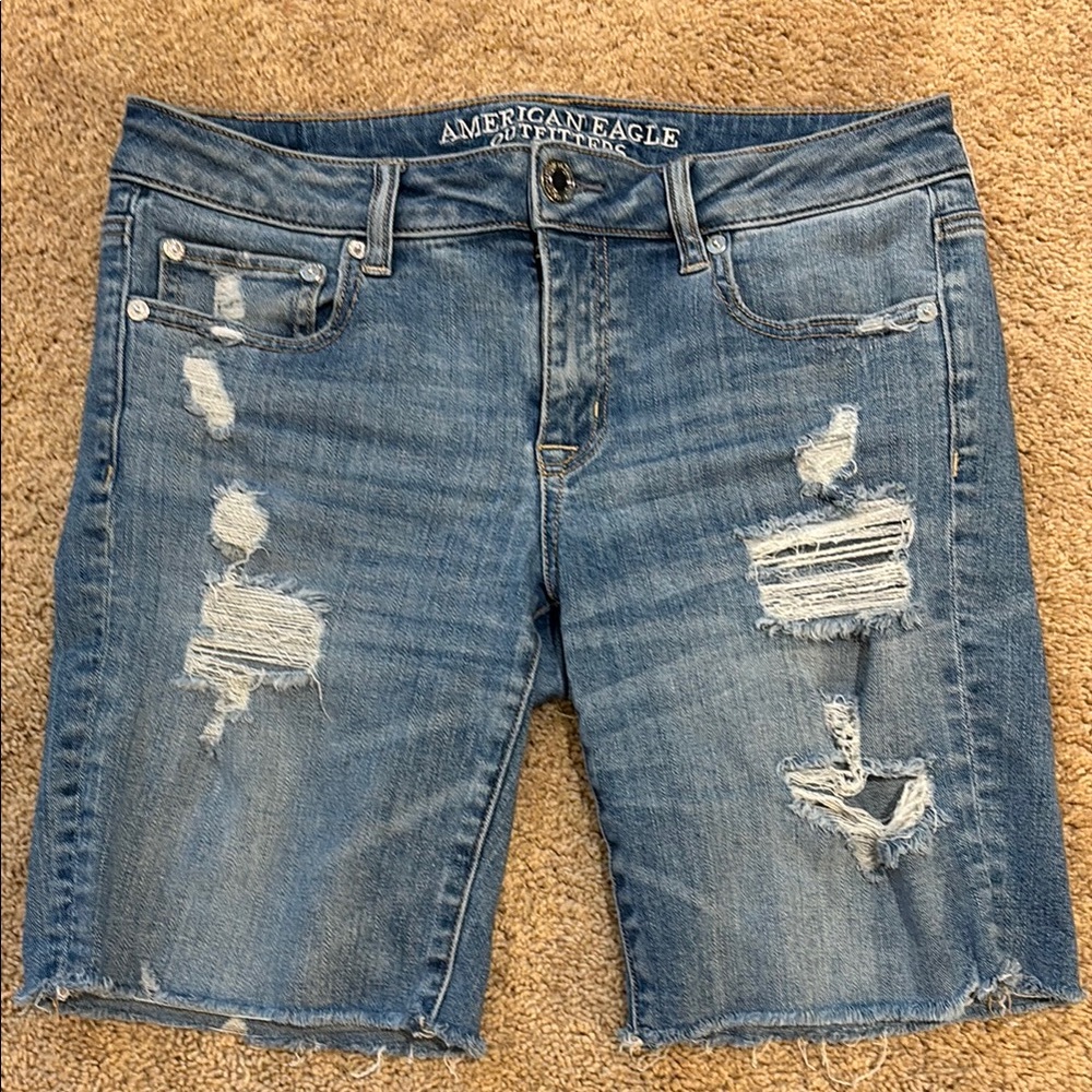 American Eagle Distressed Denim skinny Bermuda Shorts EUC Size 8